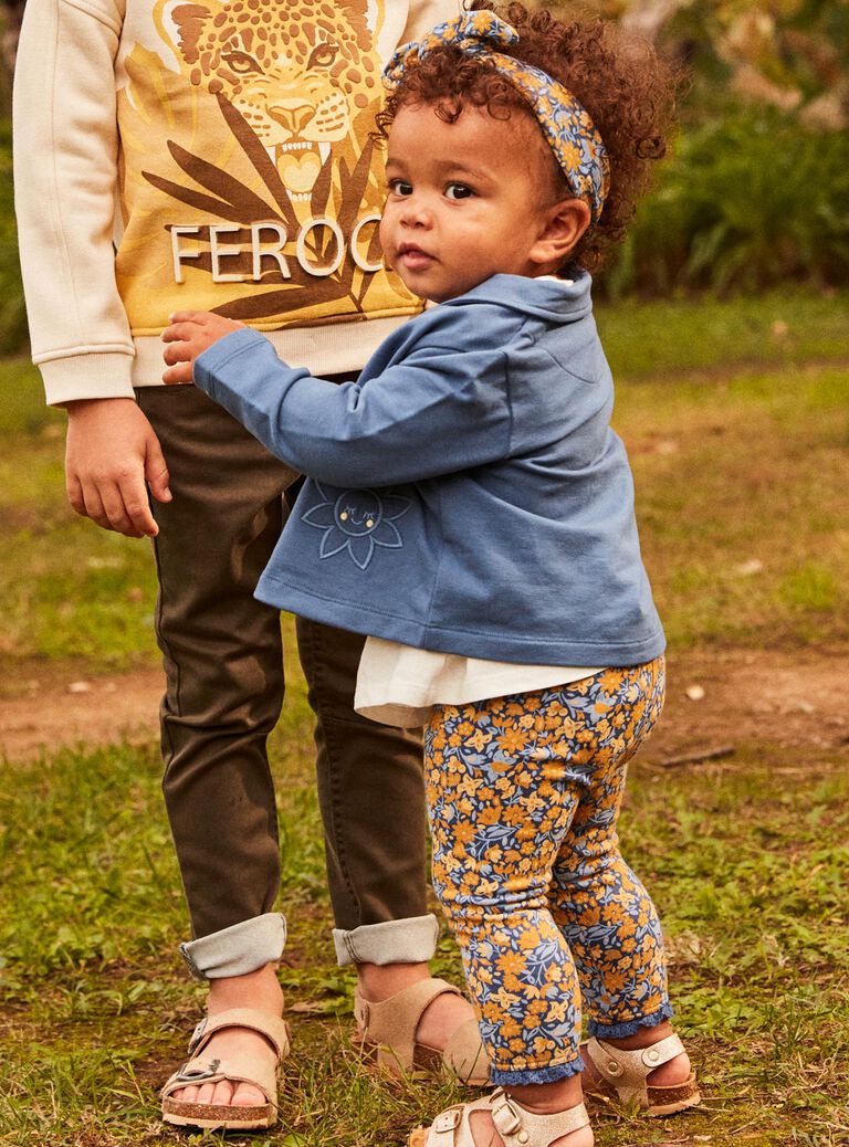 Off white blouse with leggings and floral headband 23E1BF81ENS001