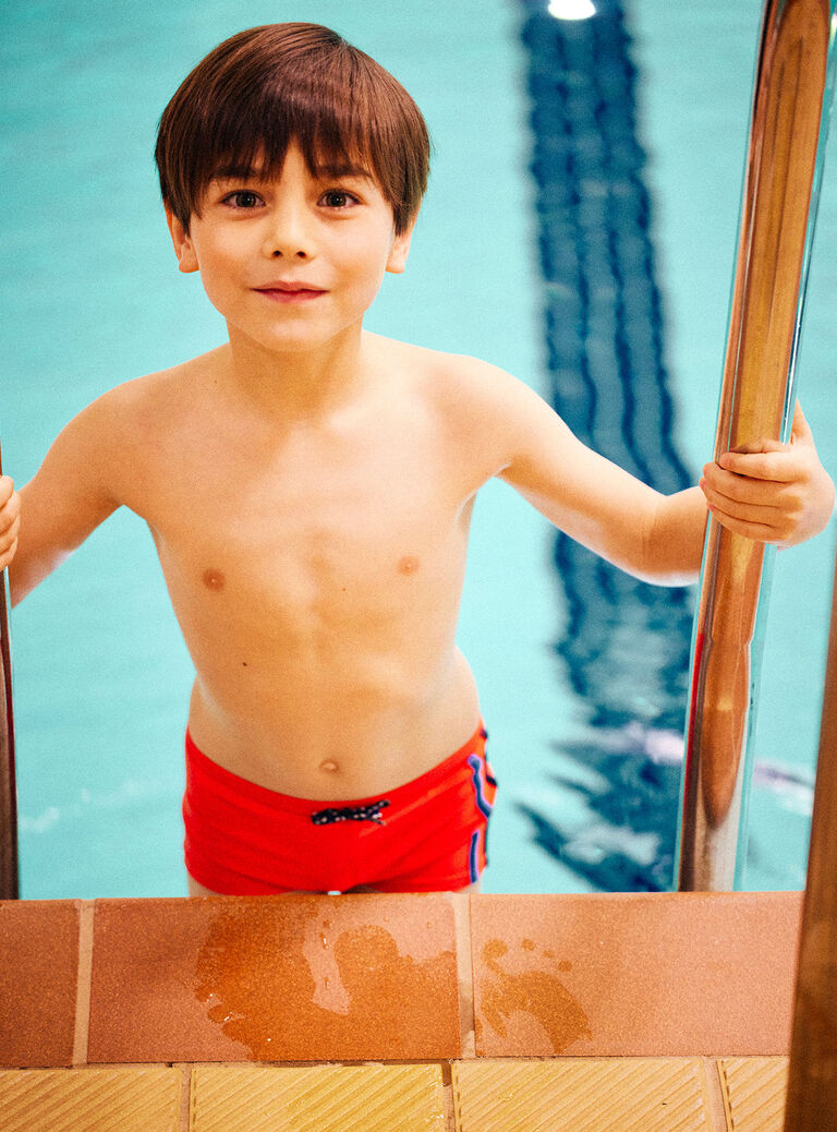 Red swimsuit with shark print child boy CYBOXAGE / 22E4PGO1MAIF509