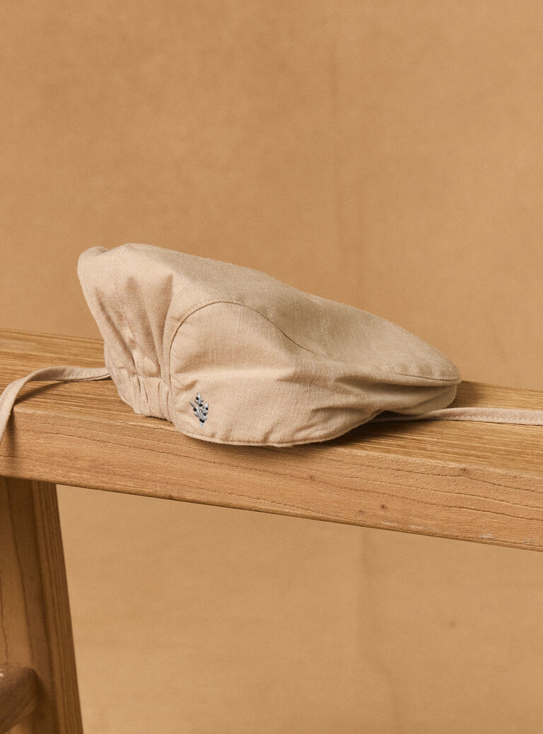 White HAT MAEMOU / 25E4BGL1CHAA016